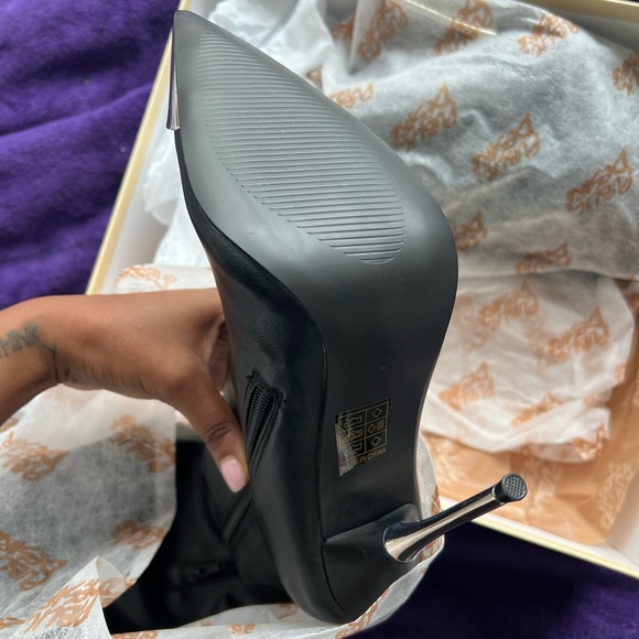 NWT High Heel Boots - Picture 6 of 7